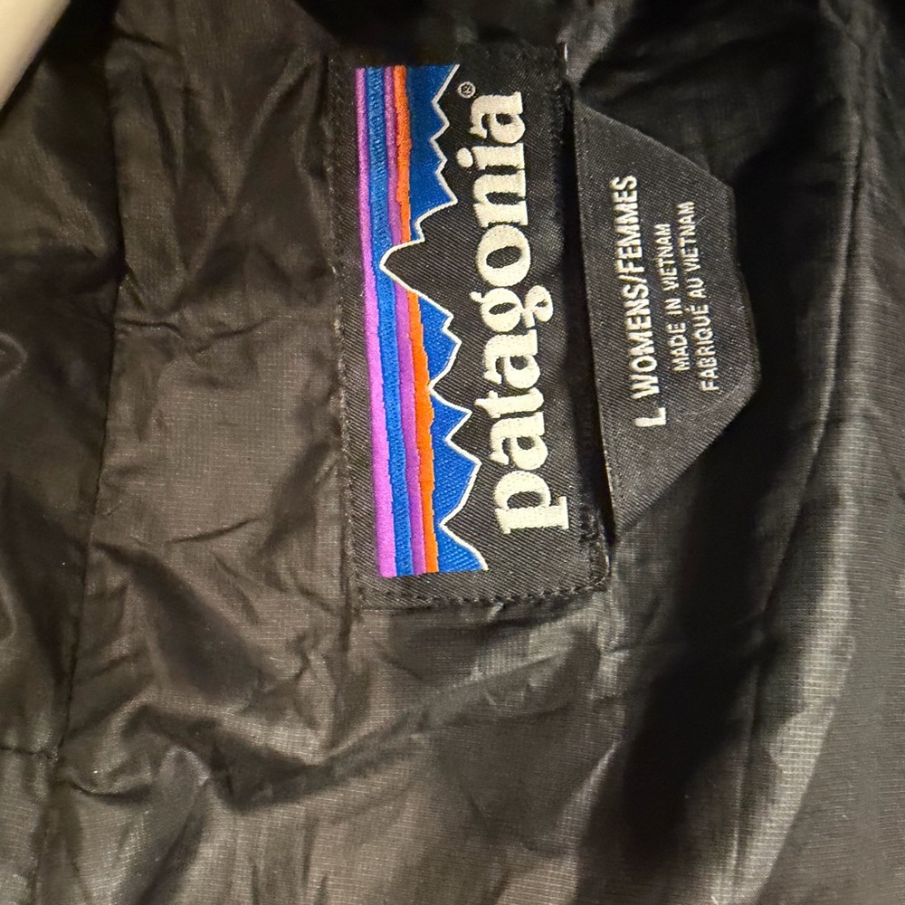 Patagonia Black Quilted Hooded Puffer Jacket - Picture 3 of 3